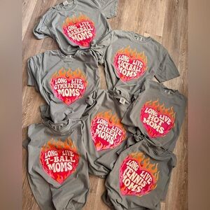 Gray Comfort Colors Mom Shirt with Pink and Orange Graphic One Shirt Small-2X